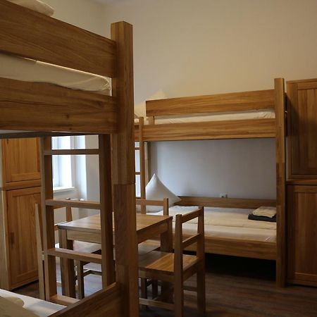 Hotel Sinos Клагенфурт Екстериор снимка
