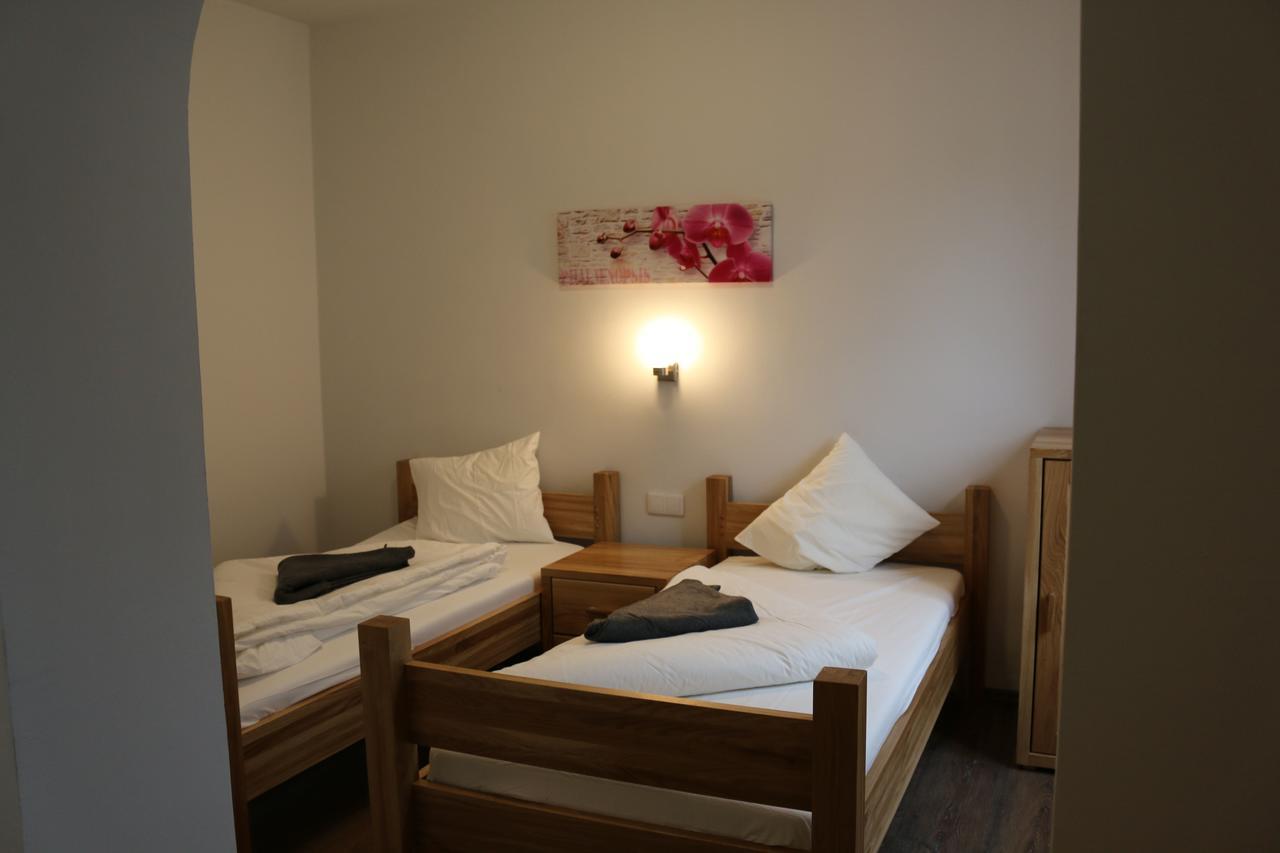Hotel Sinos Клагенфурт Екстериор снимка