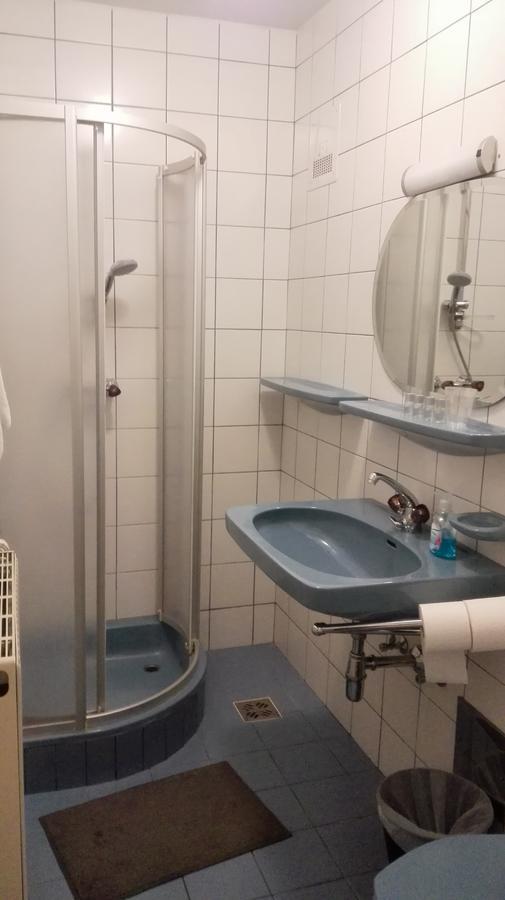 Hotel Sinos Клагенфурт Екстериор снимка